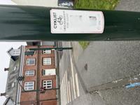 Lyskryds reagere kun når man trykker på knappen. Der er ikke nogen knap for cyklister og man er nødt til at trække til fodgængerfeltet. 