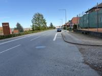 Kongebrovejen har her et underligt forløb for cykelstien. Først skal man kører på indersiden af parkerede biler dernæst skal man kører på ydersiden. Bredden variere og bilerne holder af og til med hjulene på stien. Mange cyklister vælger helt at holde sig på vejen af samme grund.